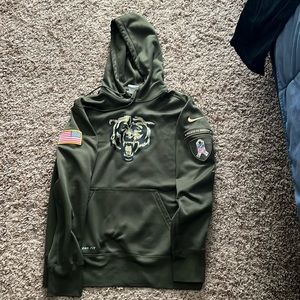 Nike arm green Chicago Bears salute to Service hoodie